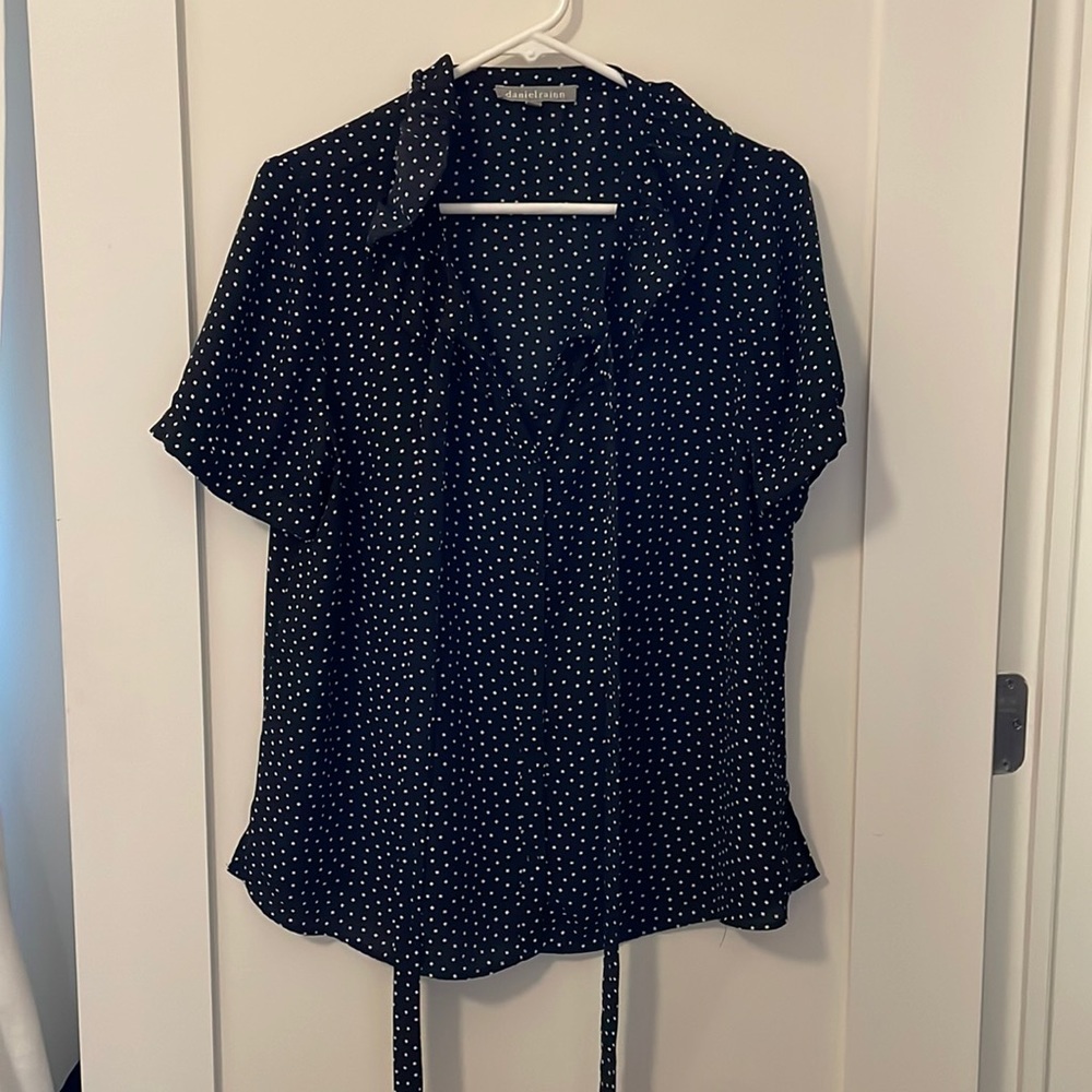 Dot patterned tie blouse